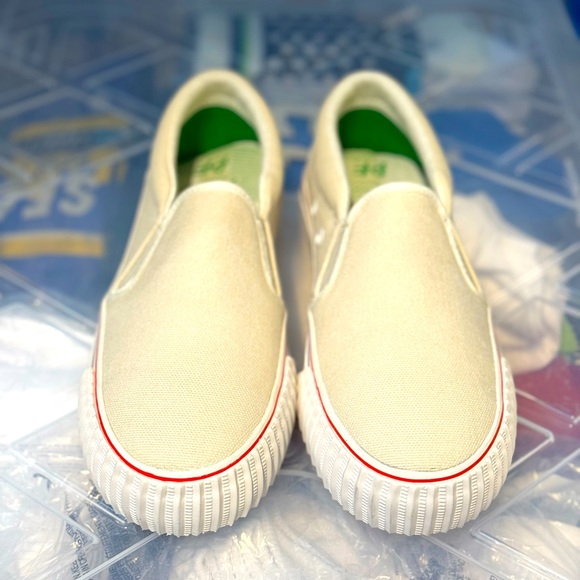PF Flyer slip on low cream new in box - Picture 2 of 3